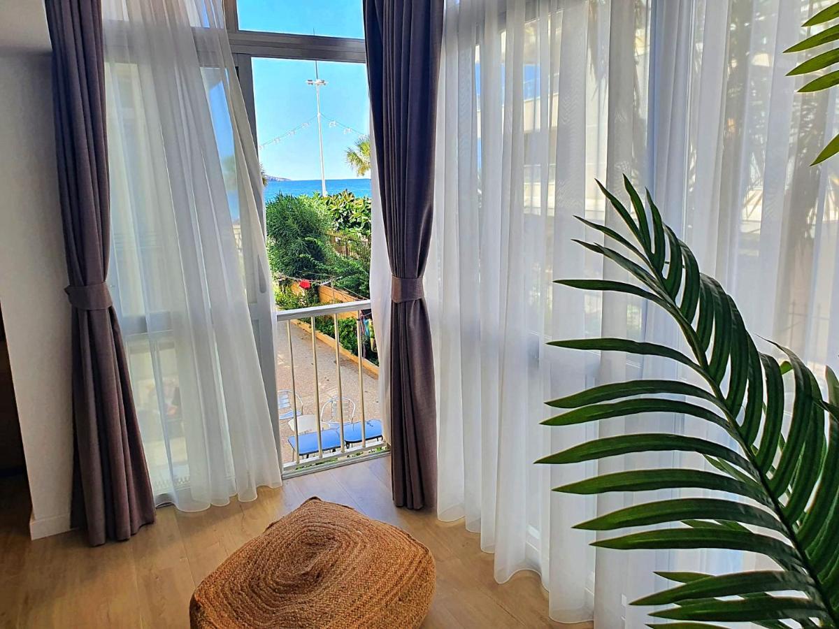 First Line Beach Beautiful Two Bedrooms ベニドルム エクステリア 写真