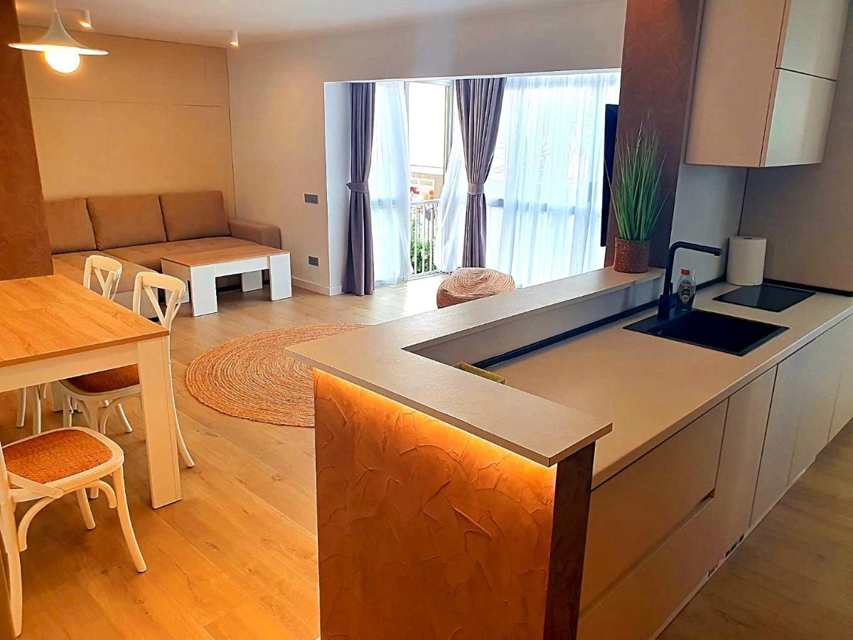 First Line Beach Beautiful Two Bedrooms ベニドルム エクステリア 写真