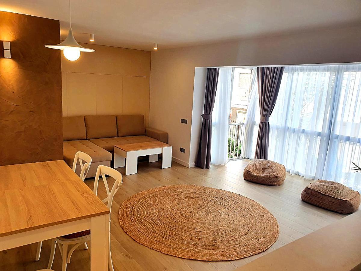 First Line Beach Beautiful Two Bedrooms ベニドルム エクステリア 写真