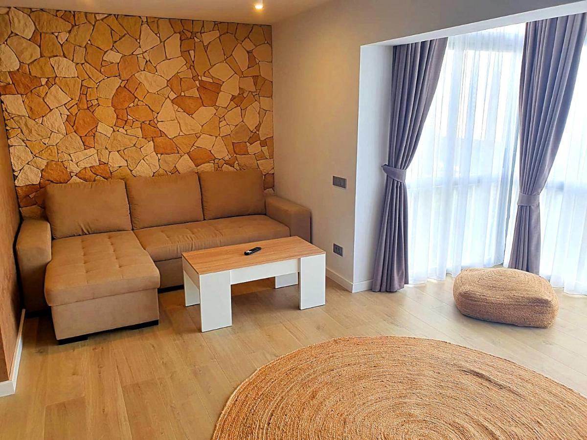 First Line Beach Beautiful Two Bedrooms ベニドルム エクステリア 写真